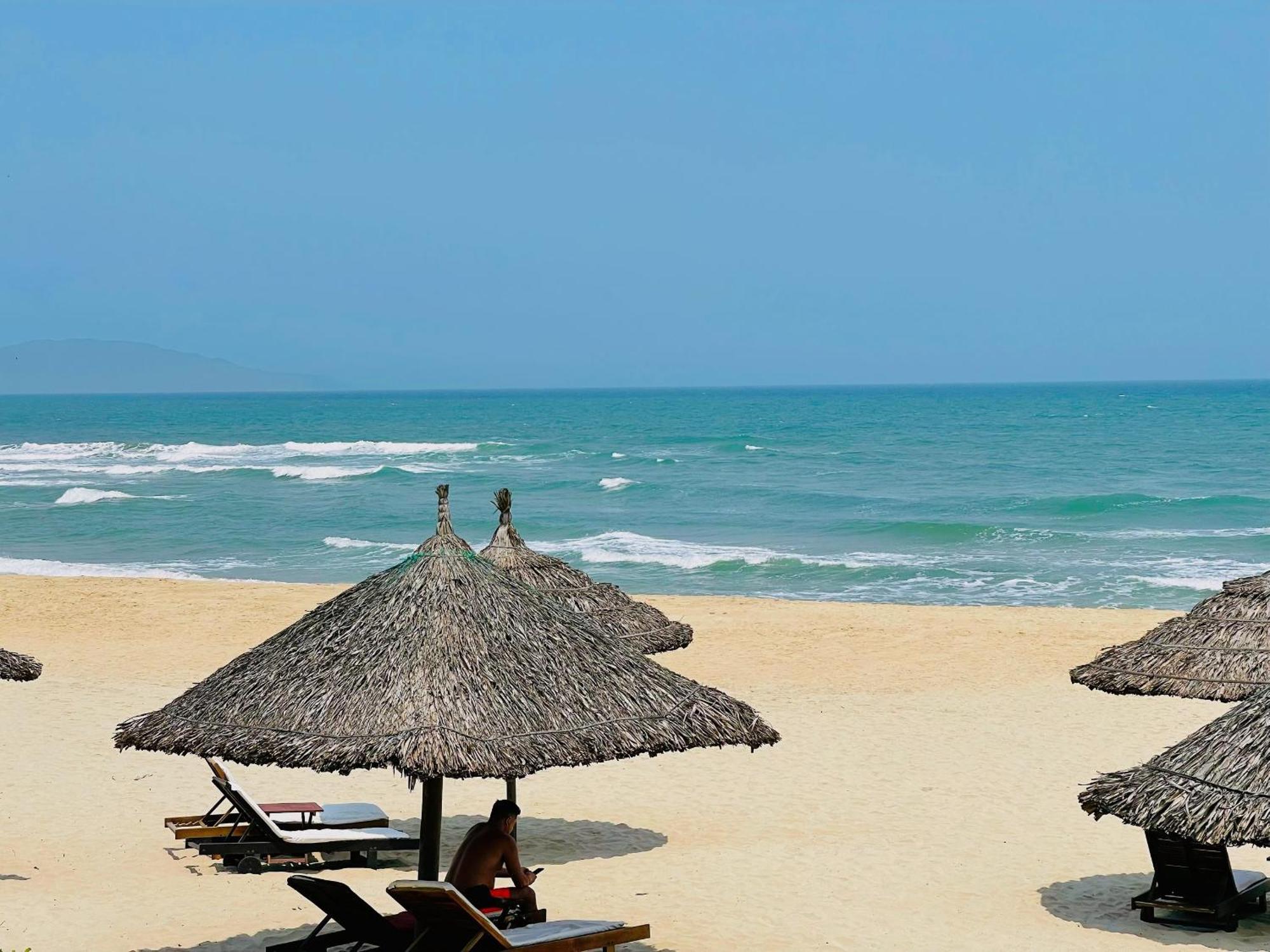 Memories Holiday Beach Villa Дананг Екстер'єр фото
